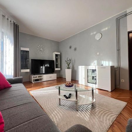 Apartment Tigo - 2 Bedrooms, 2 Bathrooms, Terrace And Big Garden Fažana Esterno foto