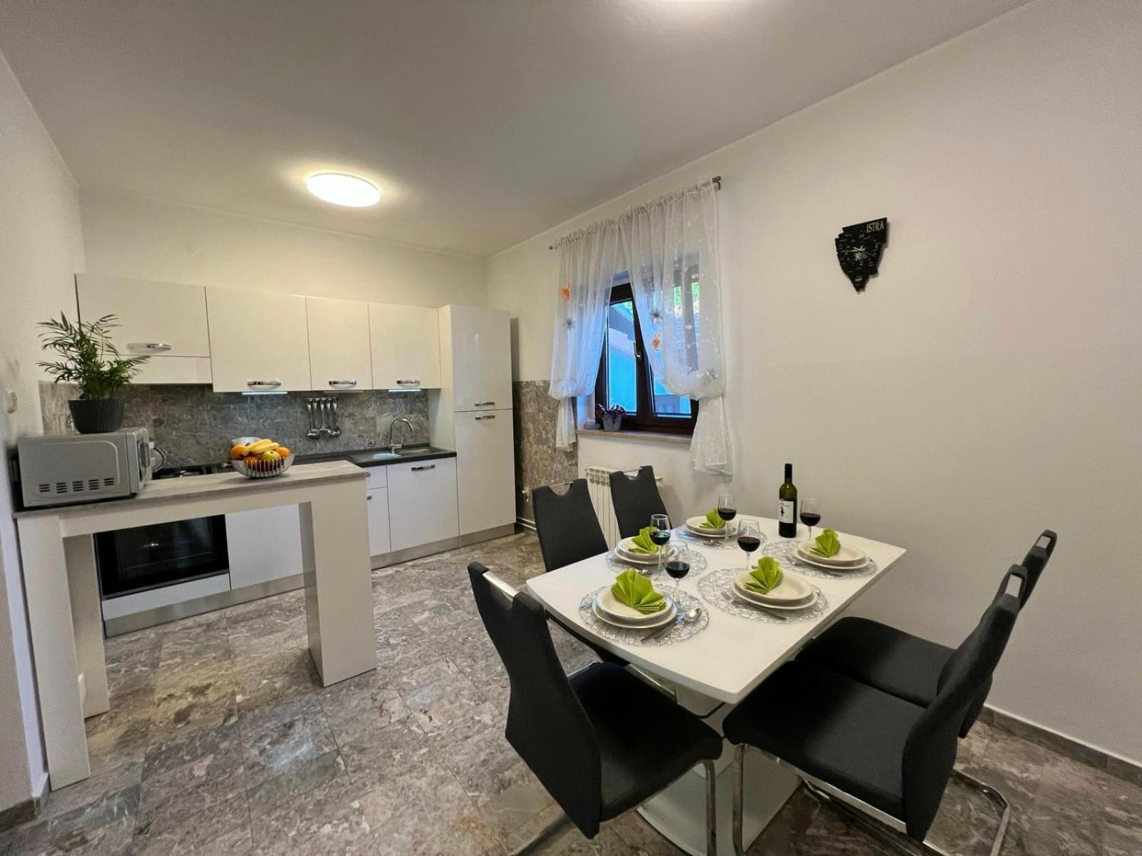 Apartment Tigo - 2 Bedrooms, 2 Bathrooms, Terrace And Big Garden Fažana Esterno foto