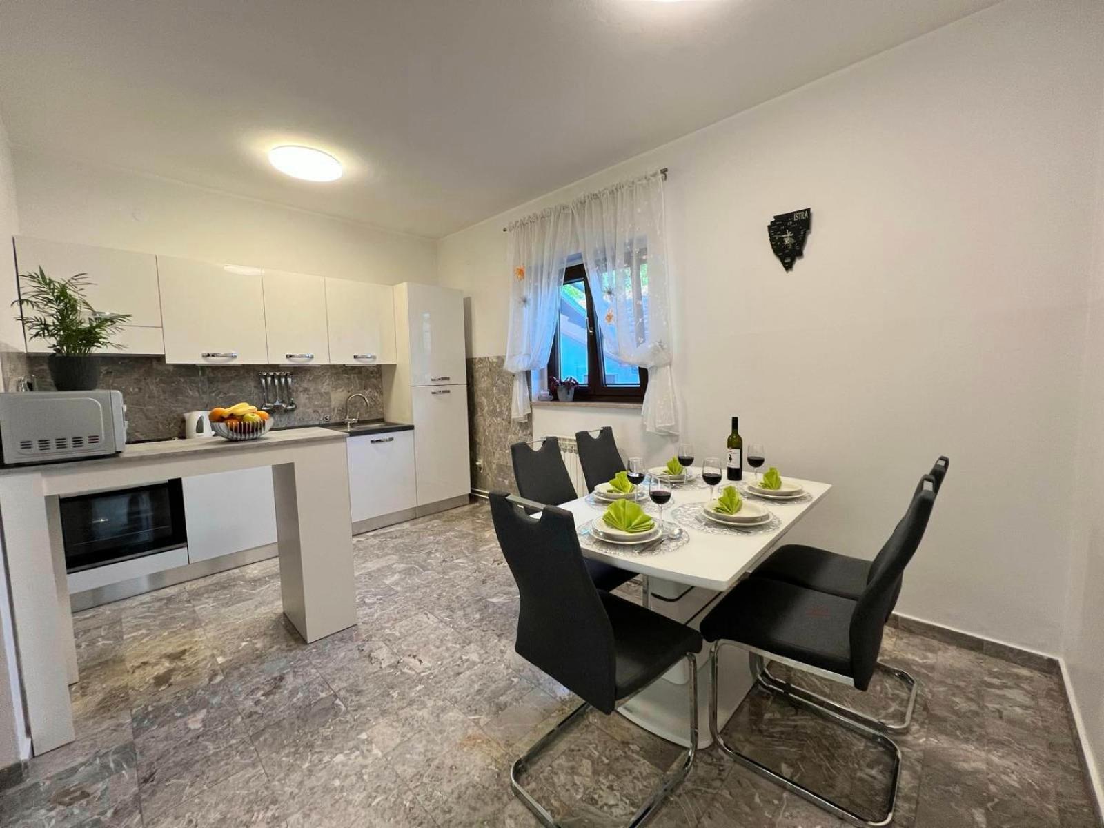 Apartment Tigo - 2 Bedrooms, 2 Bathrooms, Terrace And Big Garden Fažana Esterno foto